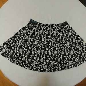 Skater skirt black white mini